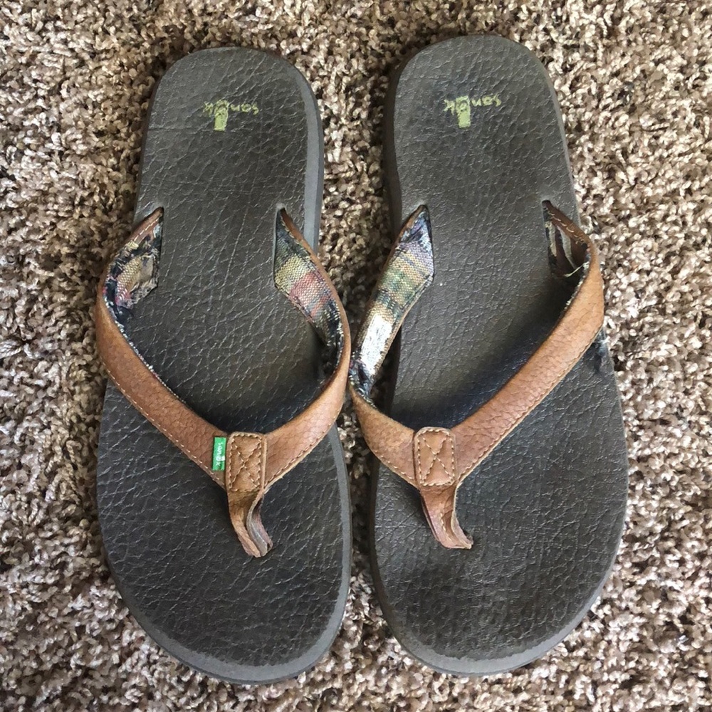 Sanuk flip flops